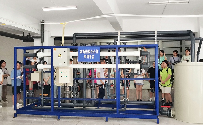 重慶依斯倍走進重慶工商大學“廢水處理”課堂