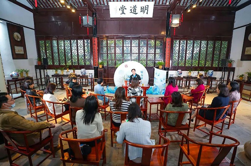 蘇州工業園區婦工委副主席何嘉茜、園區各街道婦聯主席及園區女企業家公益聯盟成員合影